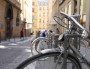 Rue St Polycarpe, l'une des 35 rues du GRand Lyon où le double-sens cyclable est permis. Crédit Photo: Pierre Maier/Rue89Lyon