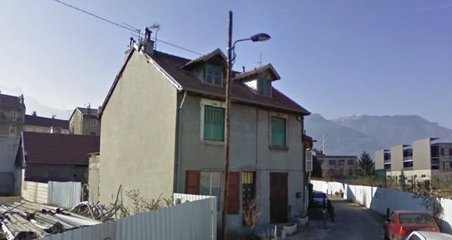 A Grenoble, des Roms expulsés d’un squat par la préfecture sont relogés par la mairie