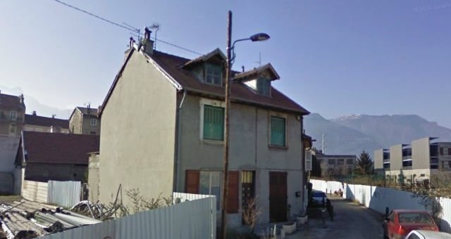 A Grenoble, des Roms expulsés d’un squat par la préfecture sont relogés par la mairie