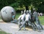 La sculpture monumentale du G7 dans le parc de la Tête d'Or. ©Laurent Burlet/Rue89Lyon
