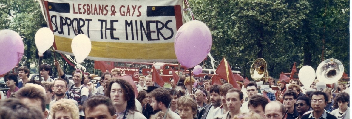 Des militants gays et lesbiens anglais à une manifestation de soutien aux mineurs grévistes en 1985.