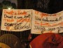 Deux tentes du campement de quelques heures qui a été dressé devant les grilles de la préfecture du Rhône ce 10 décembre. ©Guillaume Bernard/Rue89Lyon