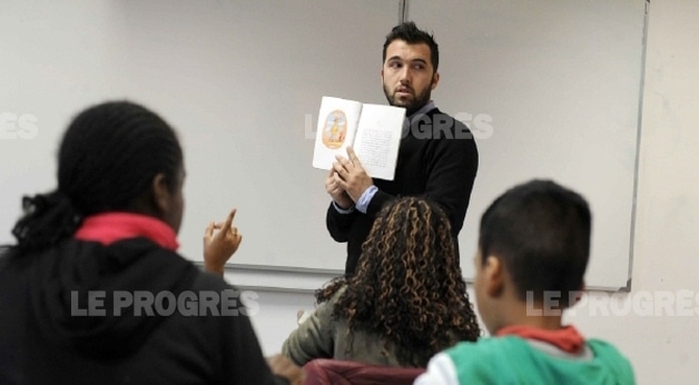 Séance de lecture en petit groupe pour les élèves de 6e au collège Aimé-Césaire à Vaulx-en-Velin Leprogres credit Joël Philippon