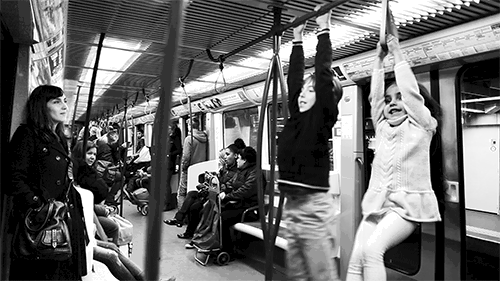 De très beaux gifs animent le métro lyonnais et ses détails du quotidien