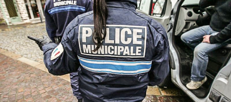 Des caméras à Rillieux-la-Pape, des armes de poing à Vaulx-en-Velin… Quand la police municipale s’équipe