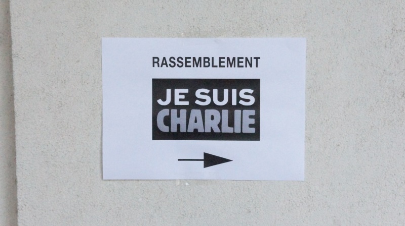 Affiche indiquant le lieu de rassemblement des participants à la minute de silence pour Charlie Hebdo à l'Université Lyon II Crédit GB/Rue89 Lyon.