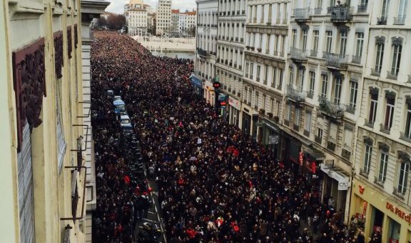 Le nombre de hijabs dans les manifs « Je suis Charlie » à Paris ou à Lyon