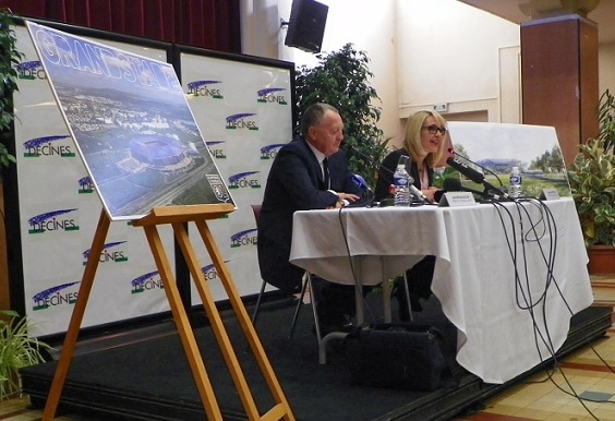 conférence de presse Décines - Grand Stade : Jean-Michel Aulas (président de l'OL) & Laurence Fautra (maire de Décines-Charpieu) / Crédits Axel Poulain/Rue89Lyon