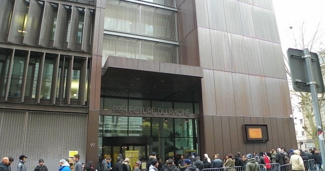 Des tickets pour dénoncer la queue des étrangers à la préfecture du Rhône