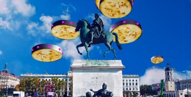 Lyon se fait attaquer par une moussaka dans le teaser du festival « Ecrans Mixtes »