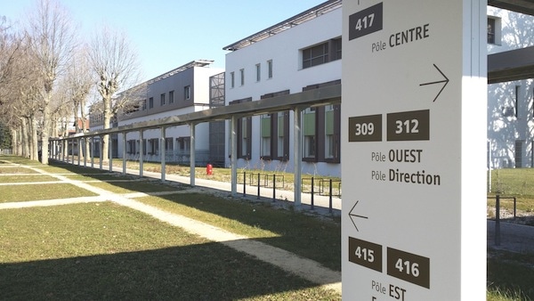 Le nouveau bâtiment du Vinatier qui regroupe toute la psychiatrie pour adultes. ©LB/Rue89Lyon