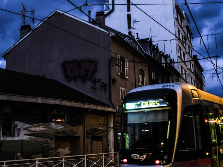 À Grenoble, la gratuité des transports pour les jeunes en sursis