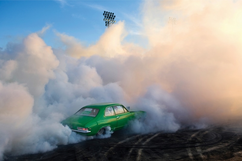 Photo extraite de la serie Burnouts. Credit : Simon Davidson.