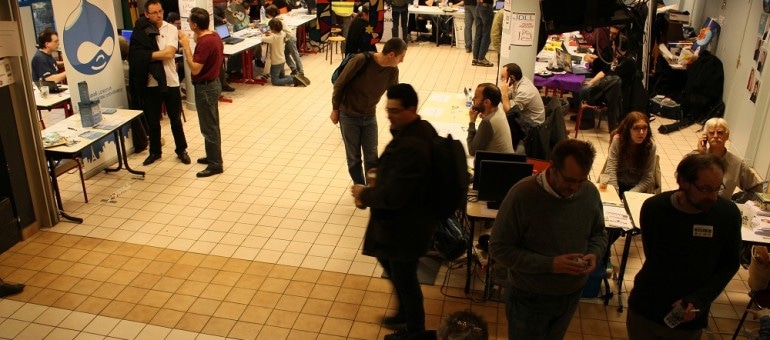 Journées du logiciel libre : prolonger la vie d’un smartphone ou faire de la cartographie queer à Lyon