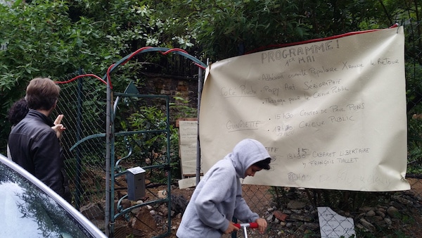 La porte d'entrée du jardin a de nouveau été posée. ©Rue89Lyon