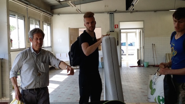 En avril 2015, après l'expulsion de leur squat, des Albanais avaient pu s'installer dans une ancienne usine pendant un mois et demi, avec l'aide de l'Eglise catholique. ©LB/Rue89Lyon