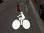 Nouvelle piste cyclable pour vélos (rue de la République, Oullins, mai 2015). Crédit : Rue89Lyon.