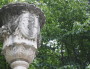 "A la coopération" Vase corne d'abondance, avec les profils de Michel-Marie Derrion et de son ami Joseph Reynier - Jardin des Plantes - Crédit Eva Thiébaud