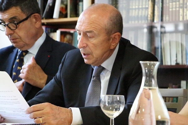 Gérard Collomb a fait le choix de visiter un collège connecté. © LM/Rue89Lyon