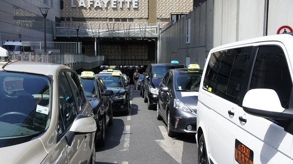 Voitures et SUV à Lyon
