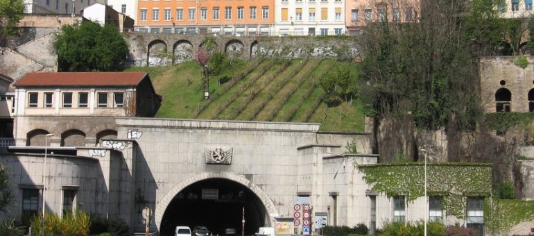 Pollution du tunnel de la Croix-Rousse : une école tousse