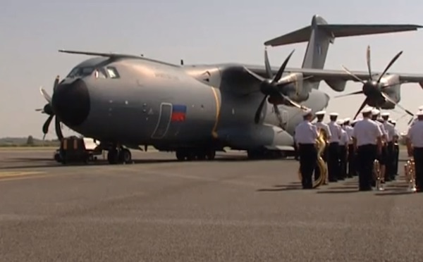 Le « Métropole de Lyon », un avion militaire baptisé en grande pompe