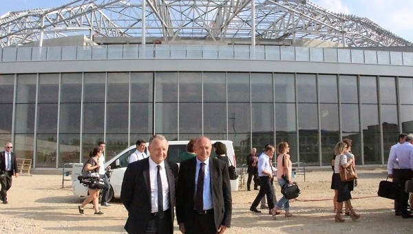 Ah bon, on peut voir des films érotiques au Grand Stade de l’OL ?