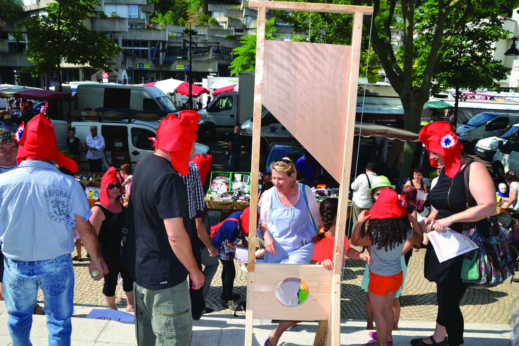 Une guillotine sera mise symboliquement en place dans le cadre de cette action. Crédits : DR.