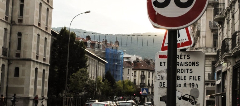 À Grenoble, la vitesse limitée à 30km/h pour « apaiser » la métropole