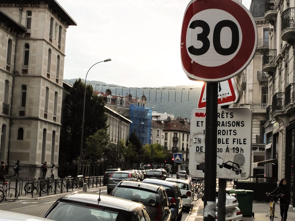 À Grenoble, la vitesse limitée à 30km/h pour « apaiser » la métropole