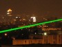Un laser dans le ciel lyonnais, entre Fourvière et Vaulx-en-Velin