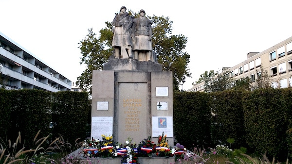 Monument aux morts d'Oran transplanté à la Duchère en 1968. Photo du 25 septembre 2015.