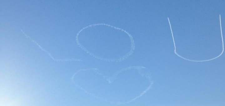 De l’amour dans le ciel et sur les timelines Facebook des Lyonnais