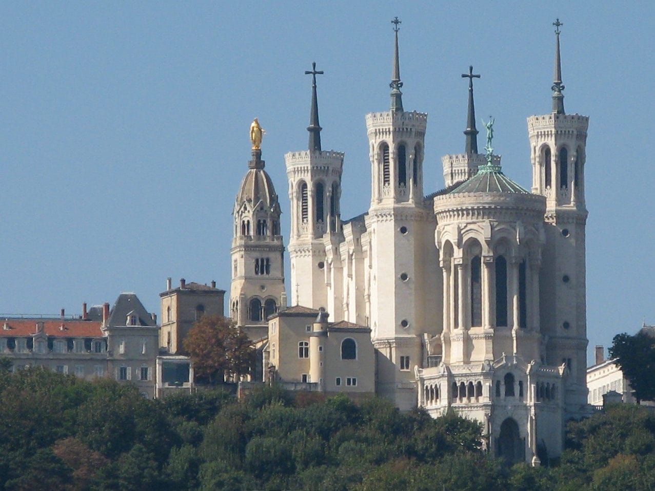 Abus sexuels : sous pression, le diocèse de Lyon communique sur 4 prêtres relevés de leur ministère