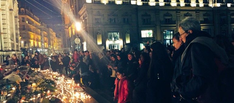 A Lyon, un “état de solidarité” initié après les attaques terroristes à Paris