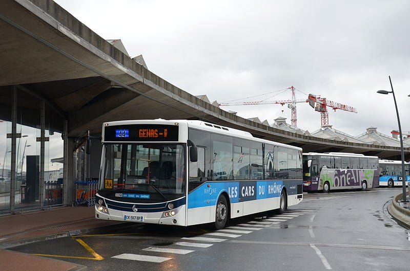 Un car du Rhône de la ligne 44 . CC Billy69150