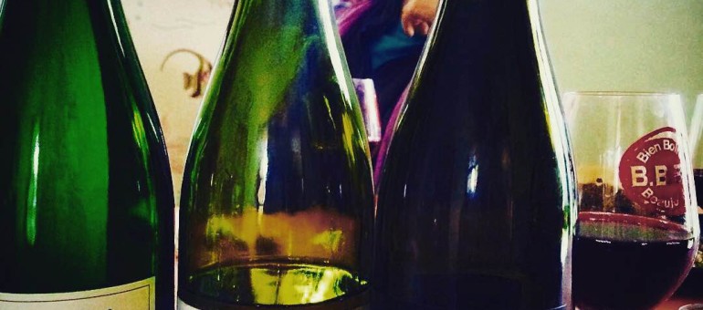Vin naturel et réglementation, la question qui agite les bouteilles