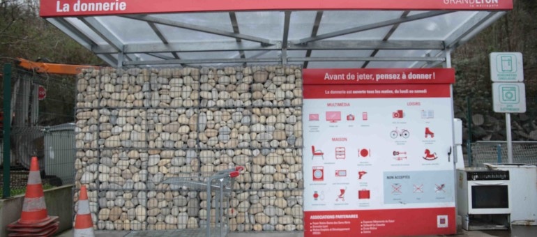Des donneries à Lyon : donner et récupérer, nouveau principe à la déchèterie