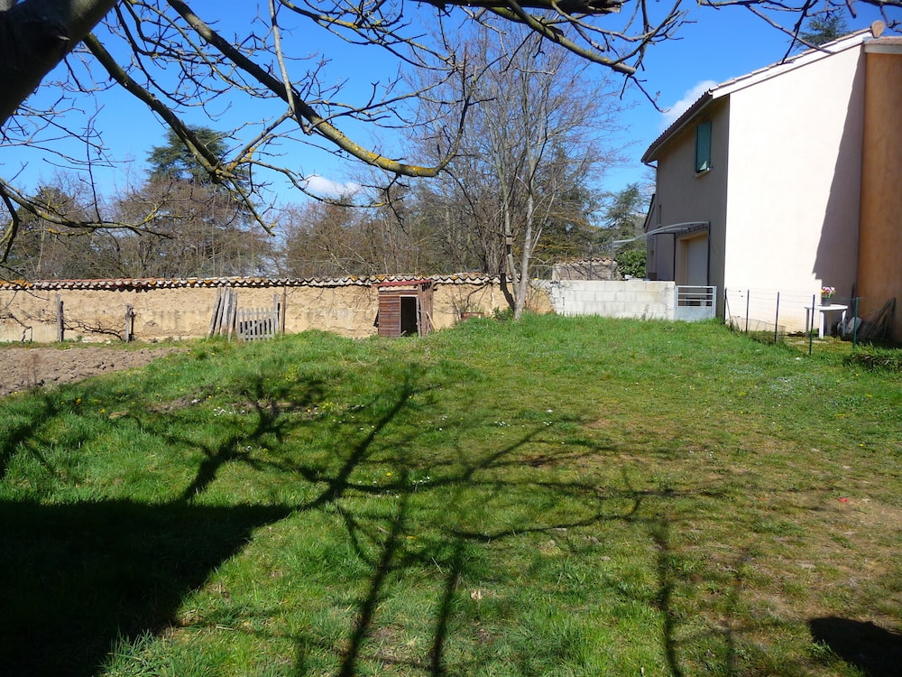 Le terrain de Lentilly de 315 m2 vendu à la fille de l’adjointe. ©DR