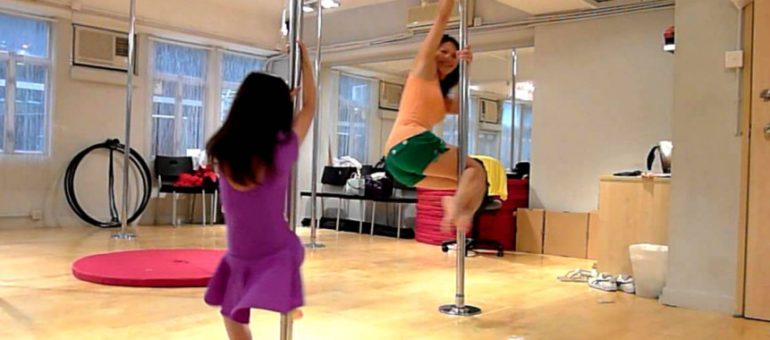 Sport en famille : « Et si on faisait du Pole Dance avec Maman ? »
