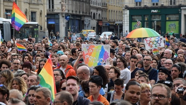 Environ 1000 personnes ont rendu hommage à Lyon aux victimes d’Orlando