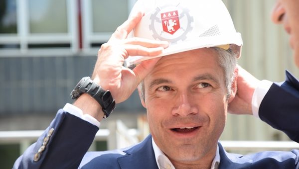 Gilets jaunes et taxe sur le carburant : la grosse opération de com’ de Laurent Wauquiez