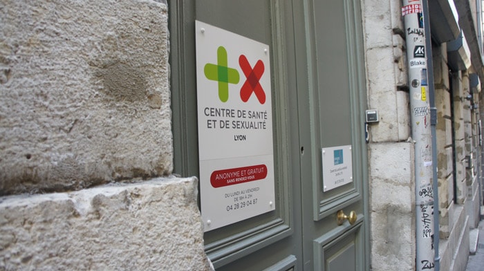 Plaque du centre de santé et de sexualité à Lyon. © Romain Chevalier/Rue89Lyon