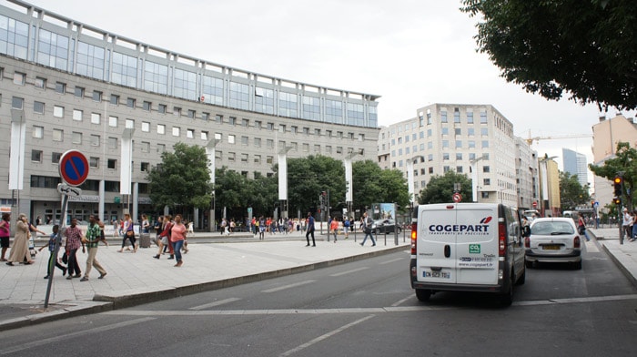 Place Charles Hernu (métro Charpennes) à Villeurbanne. crédit Romain Chevalier/Rue89Lyon