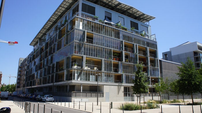 Un immeuble dans le nouveau quartier Confluence à Lyon. Crédit Romain Chevalier/Rue89Lyon