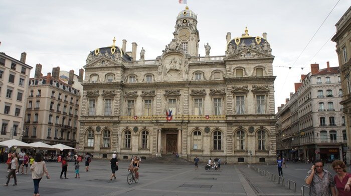 La place des Terreaux et l'hôtel de ville de Lyon. crédit Romain Chevalier/Rue89Lyon