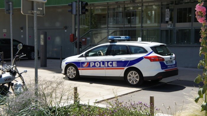 Voiture de police dans le quartier Confluence à Lyon. crédit Romain Chevalier/Rue89Lyon