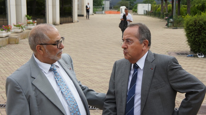 Depuis 2014, tous les préfets successifs ont soutenu l'IFCM. Ici, Michel Delpuech, préfet du Rhône en 2016 et Kamel Kabtane, le recteur de la Grande Mosquée de Lyon qui inaugurera l'IFCM. © Romain Chevalier/Rue89 Lyon