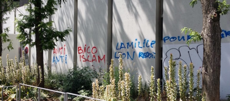 Tags racistes et islamophobes dans Lyon : le préfet attendu à la Grande Mosquée