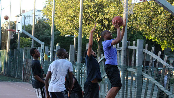 Street-ball : à Lyon, le basket se pratique aussi dans la rue